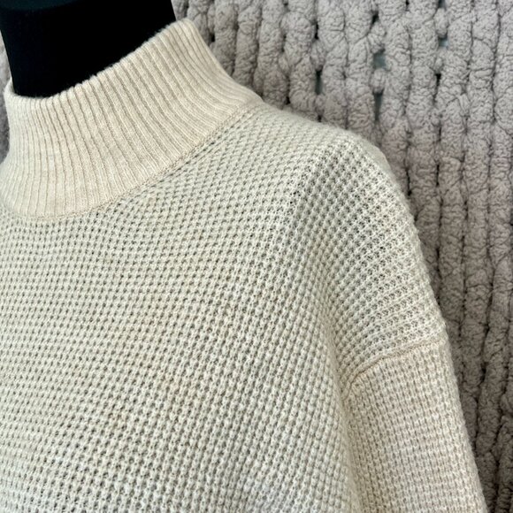 GAP Cream Mock Neck Knit Sweater Size Medium - Picture 4 of 11